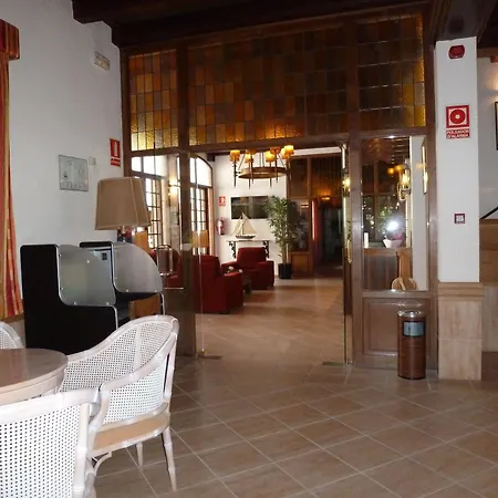 ホテル La Carolina 4*