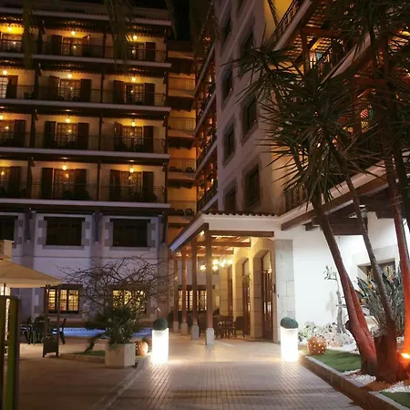 ホテル La Carolina 4*